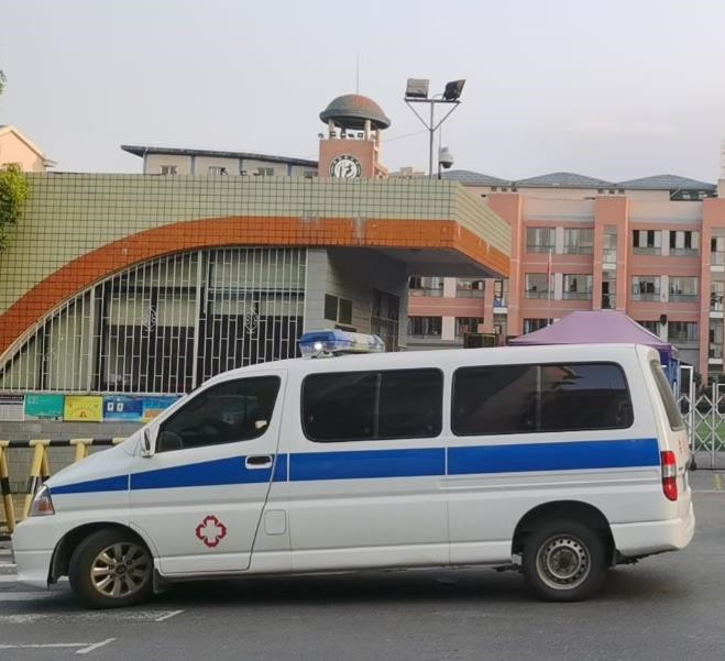 城子河救护车出租护送骨折病人一公里多少钱